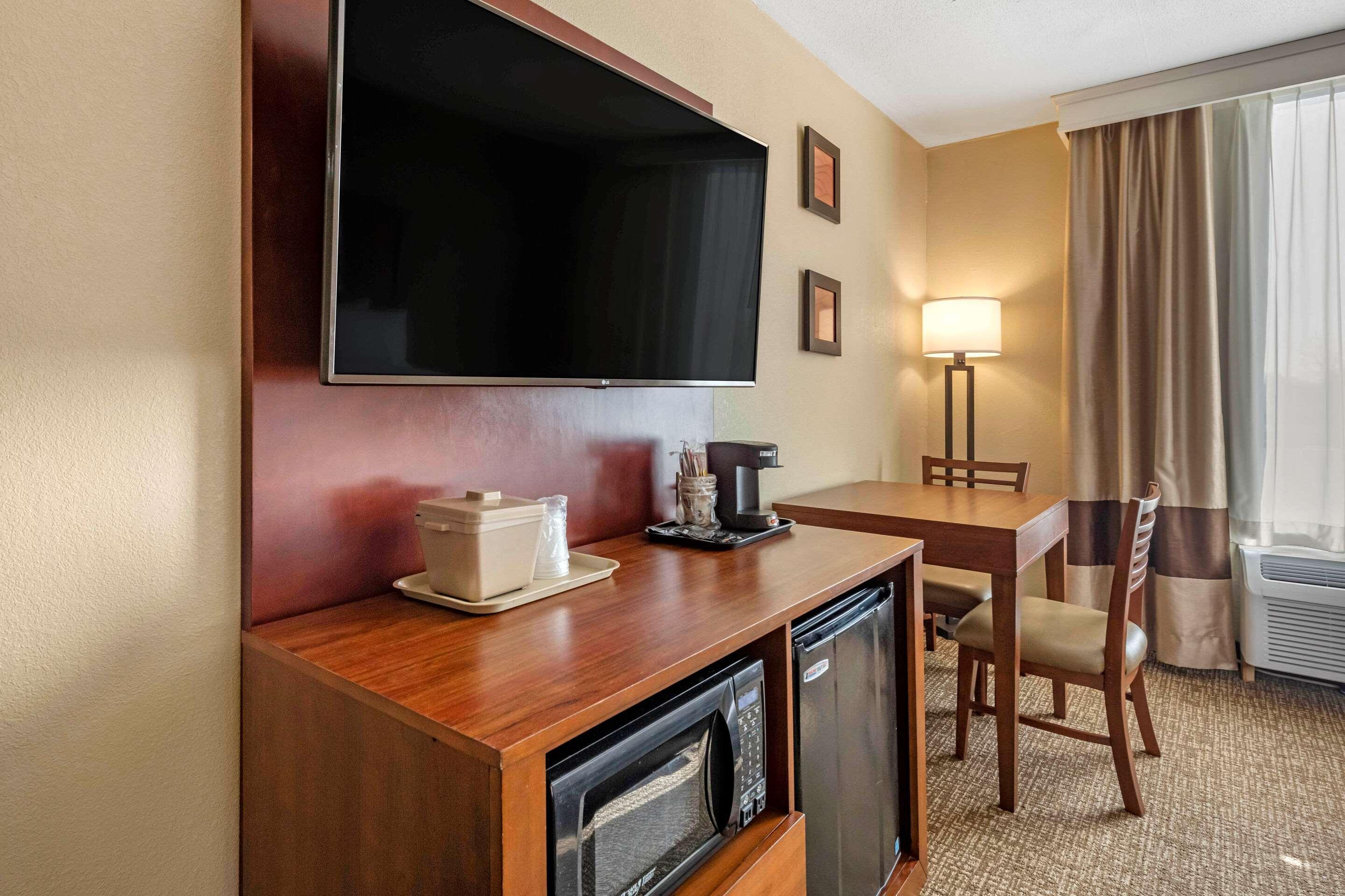 Comfort Inn & Suites Triadelphia Kültér fotó