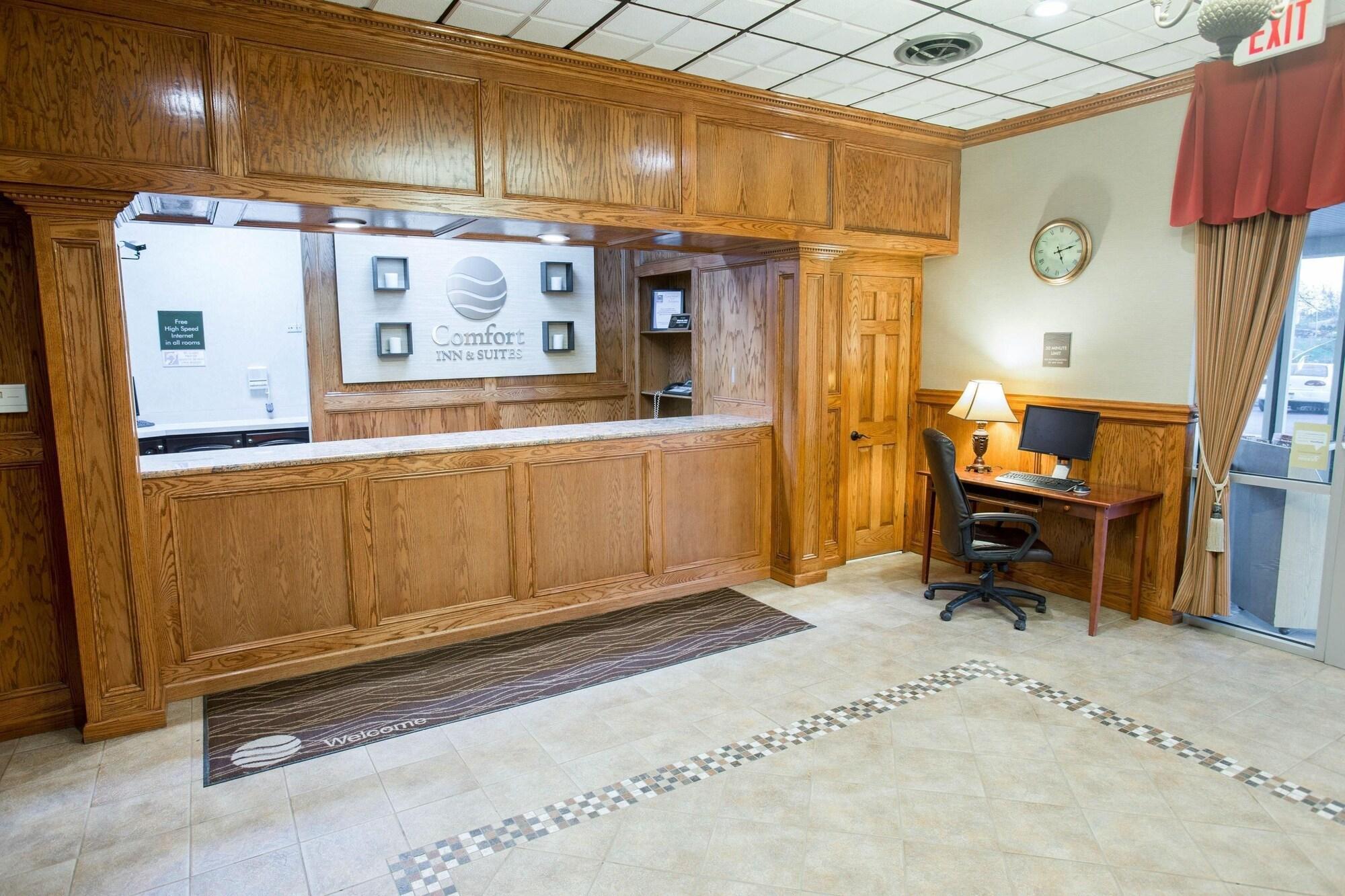 Comfort Inn & Suites Triadelphia Kültér fotó