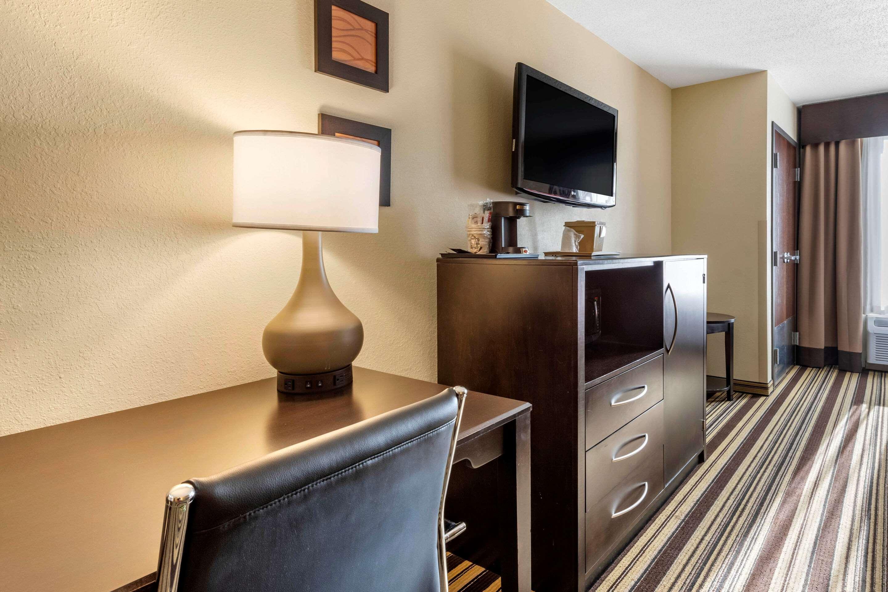 Comfort Inn & Suites Triadelphia Kültér fotó