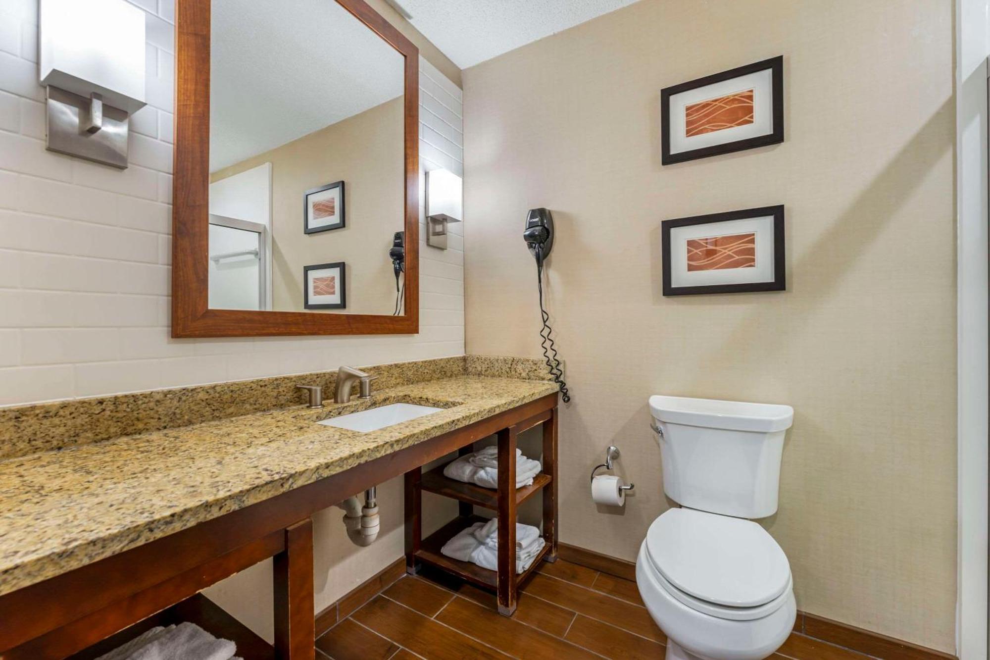 Comfort Inn & Suites Triadelphia Kültér fotó